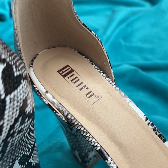 Snakeskin Heels - Picture 8 of 10